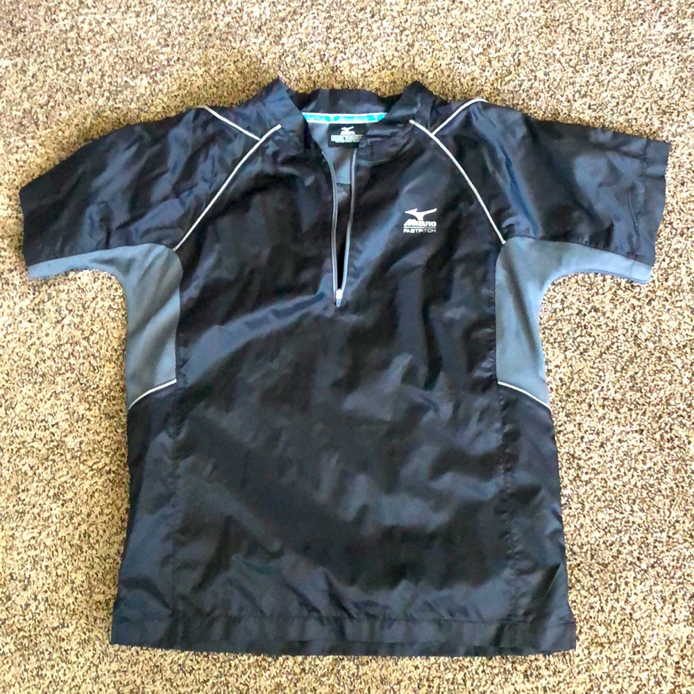 Mizuno fast pitch. Softball shirt great condition